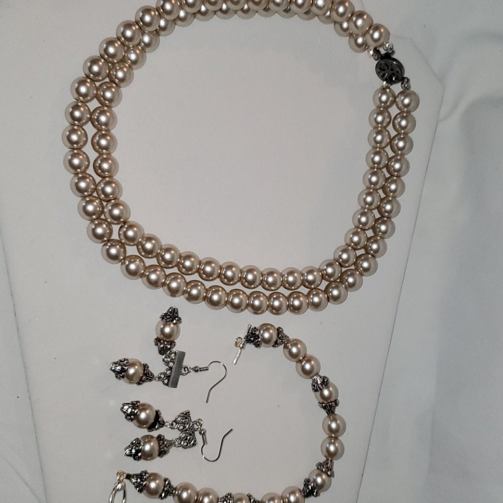 Pearly - Picture 4 of 4
